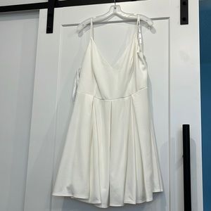 NWT David’s Bridal Flowy White Dress with Pockets!! Size 20W